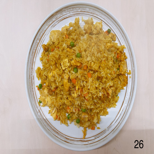 Arroz frito con curry y pollo